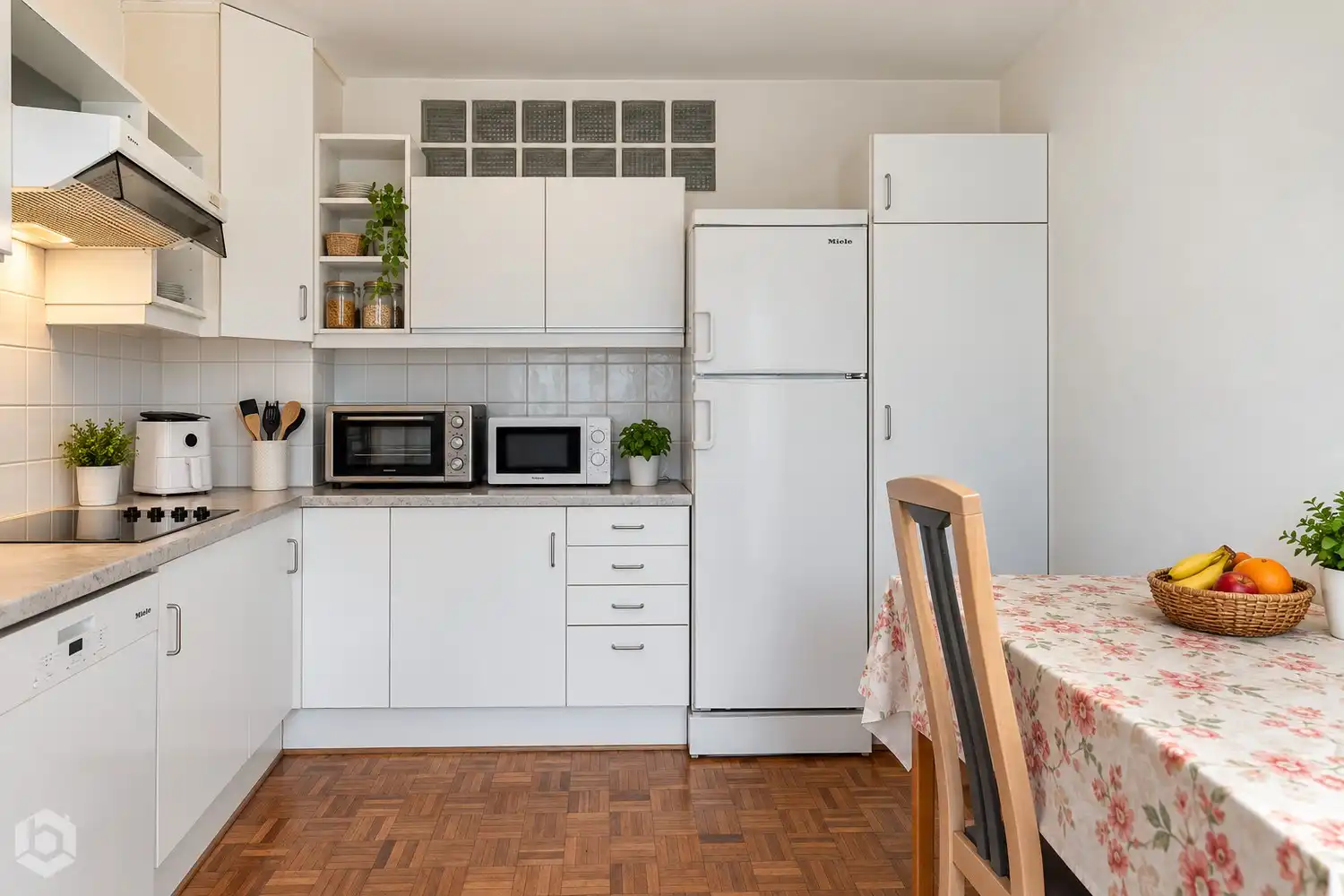 Appartementsgebouw met 4 app., 2 handelsglv., 5 garages én tuin foto 11