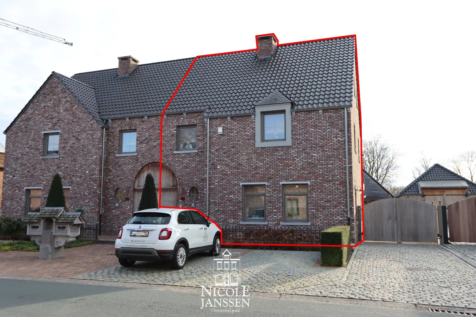 Ruime halfvrijstaande woning  foto {{pictureIndex}}