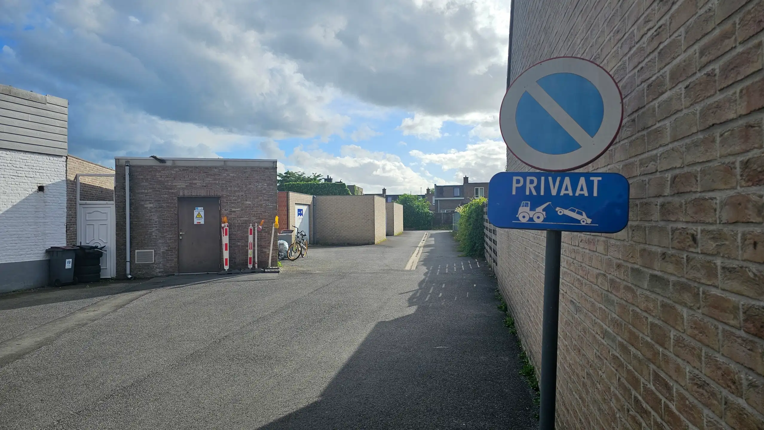Ruime garage te huur foto 3