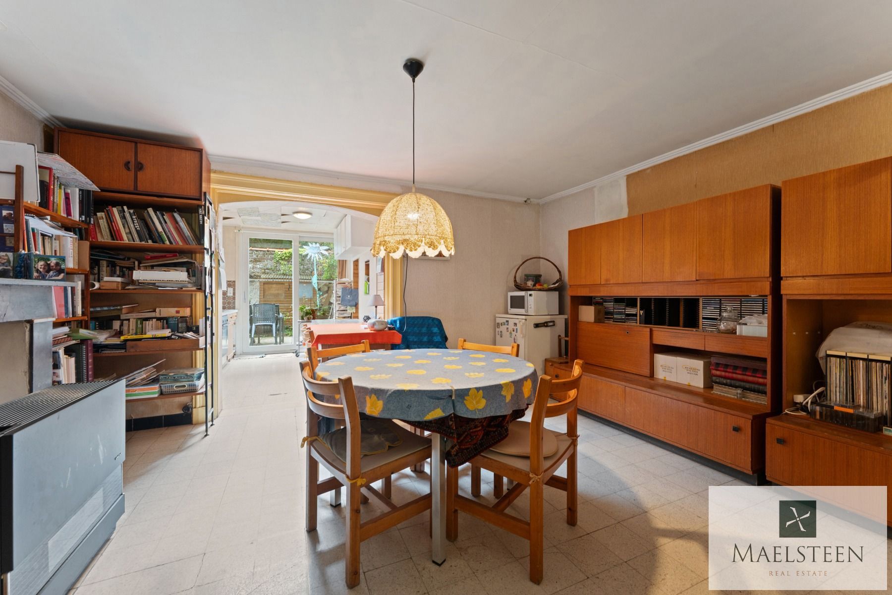 Te renoveren neoclassicistische woning op de rand van Bruge foto 12