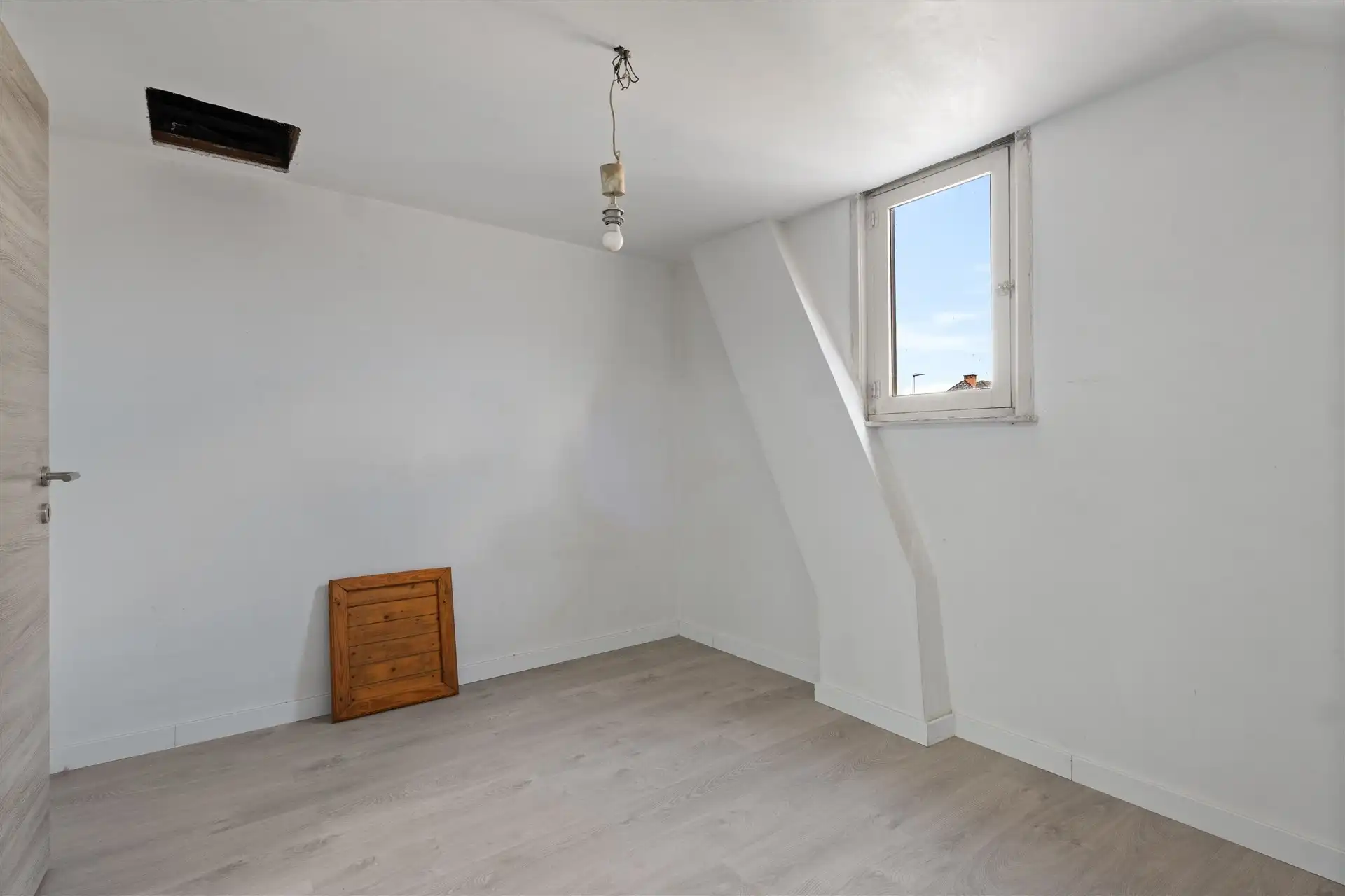 Halfopen bebouwing met magazijn (225m²) foto 12