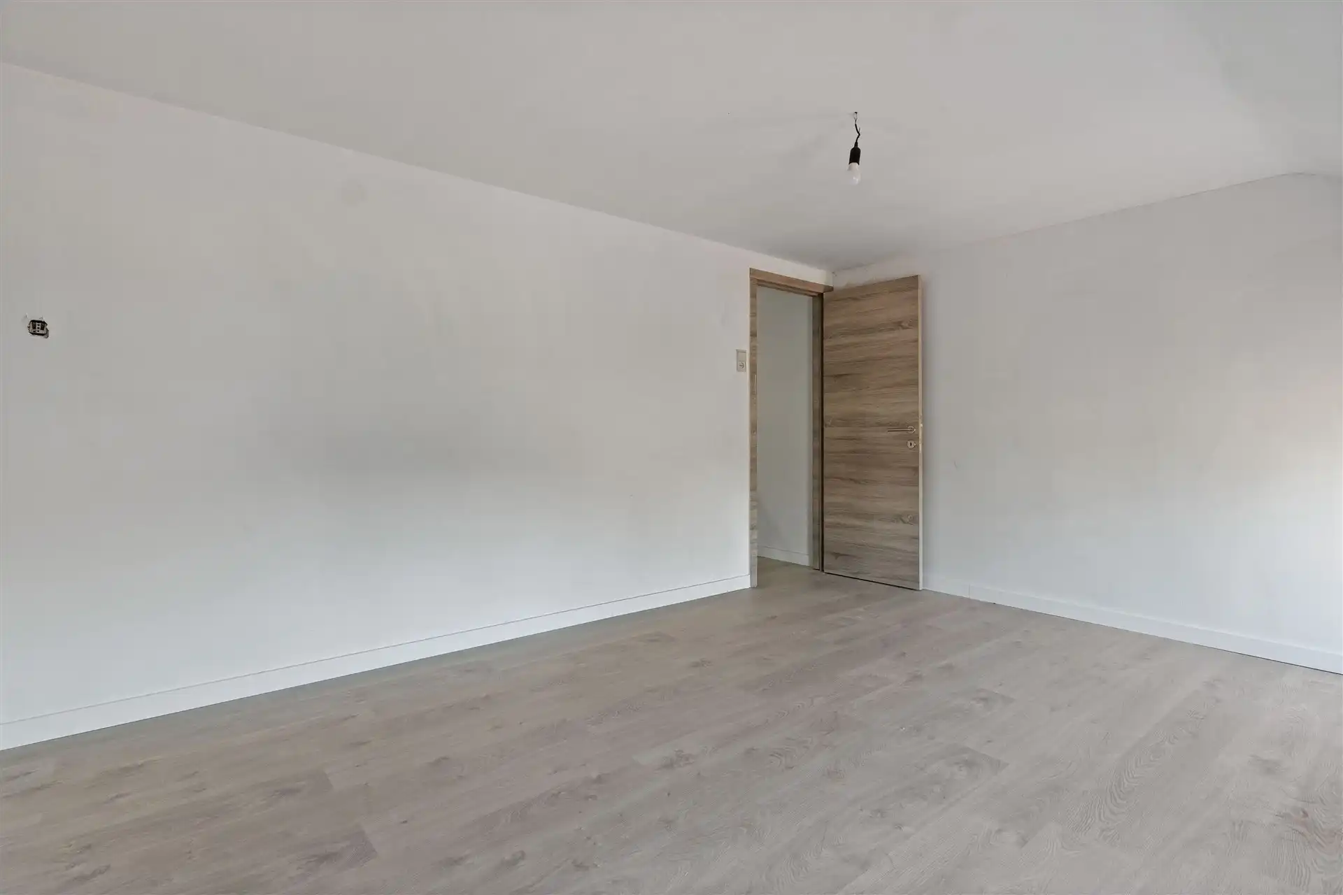 Halfopen bebouwing met magazijn (225m²) foto 12