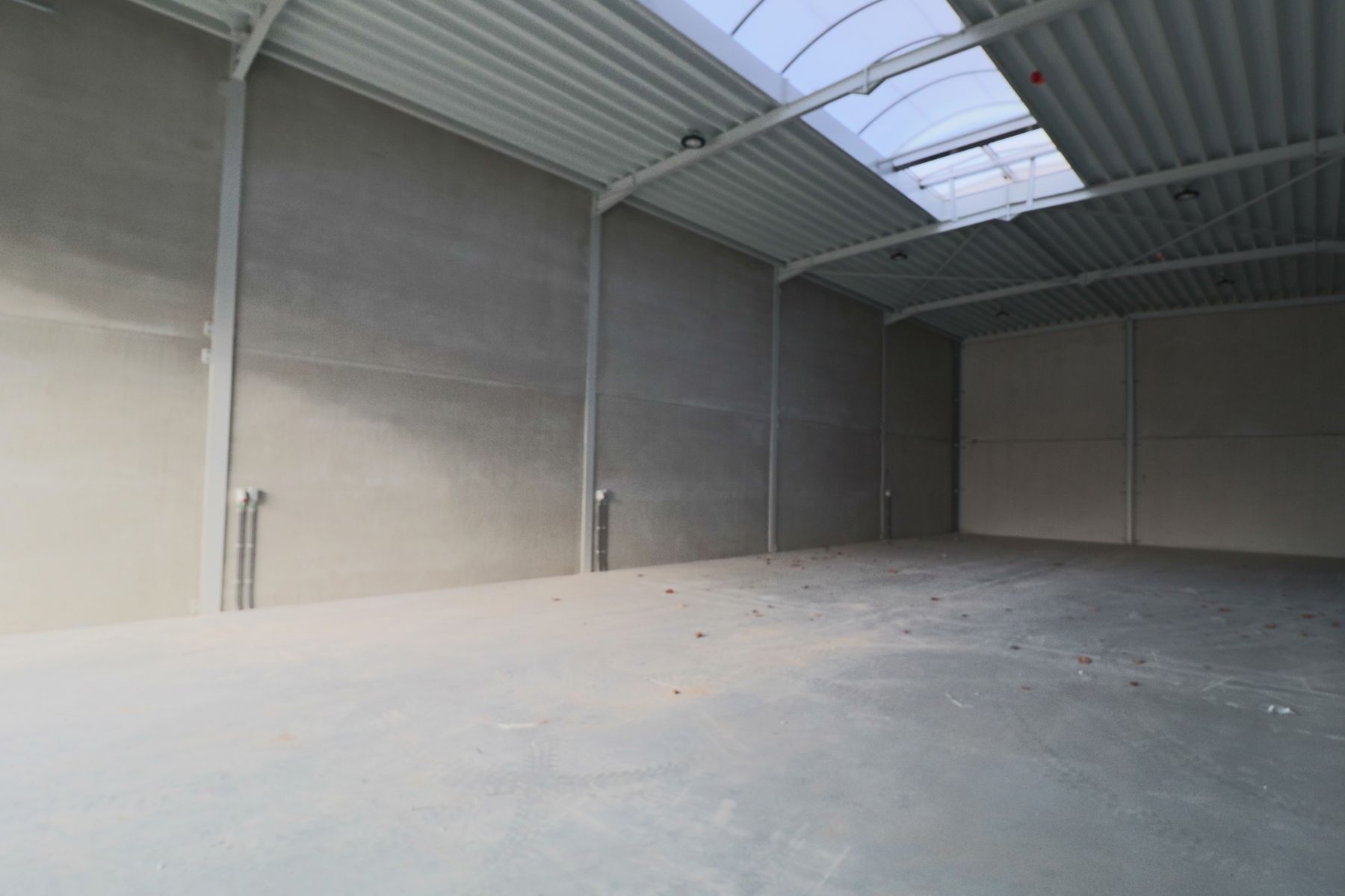 Een nieuwbouw opslag- / bedrijfsruimte van 275 m². foto 4