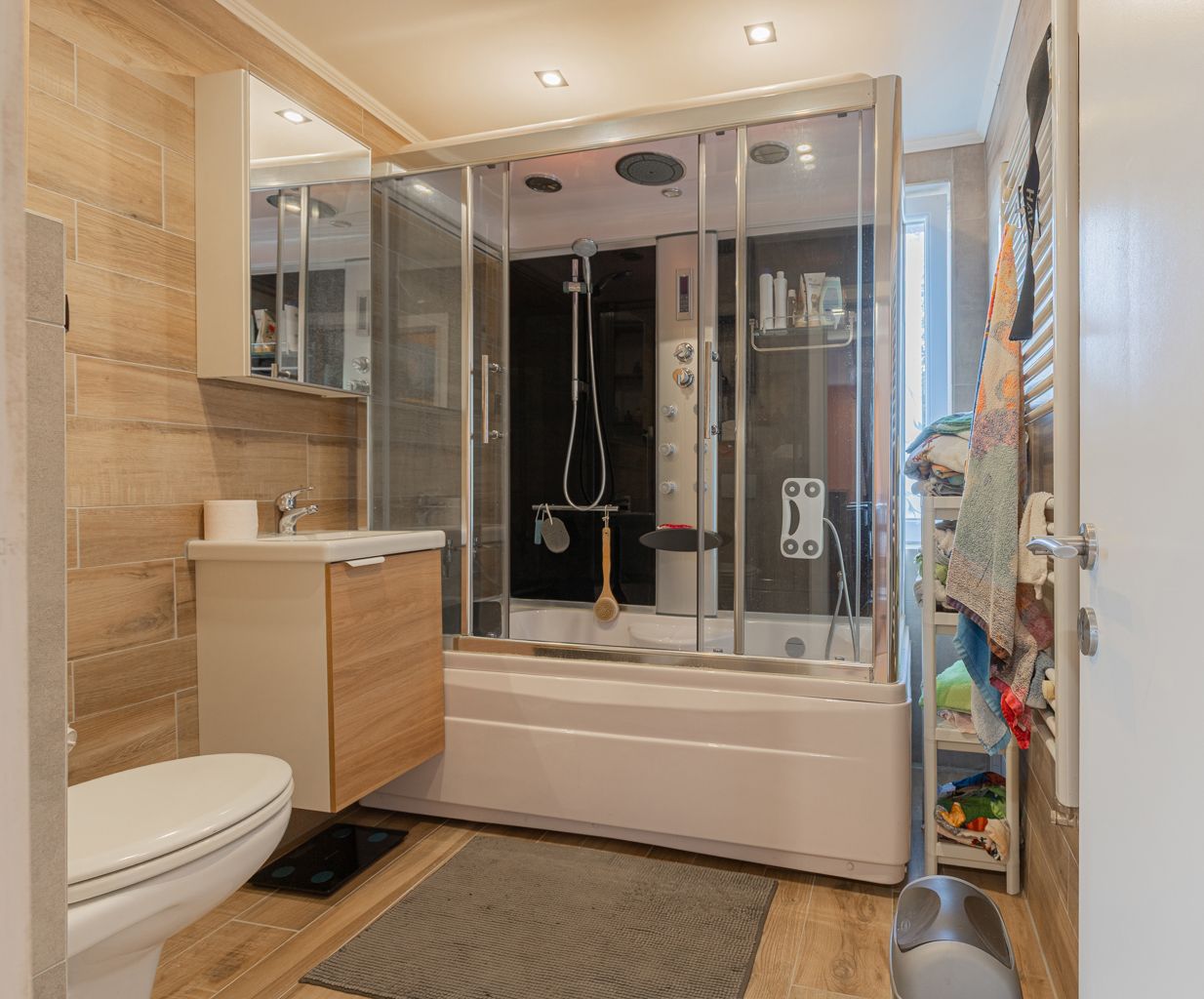 Gerenoveerde woning op wandelafstand van het centrum! foto 12
