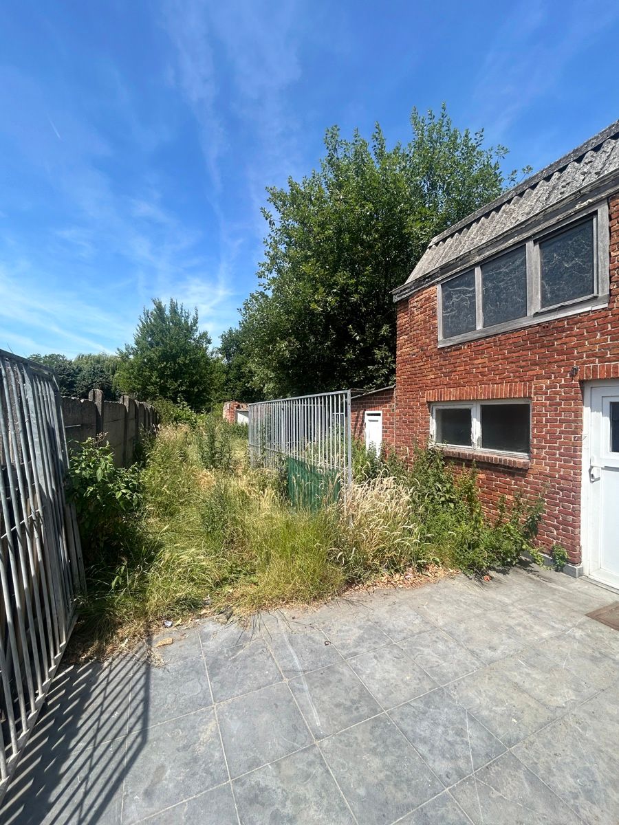 Op te frissen/ te renoveren woning nabij verbindingswegen foto 3