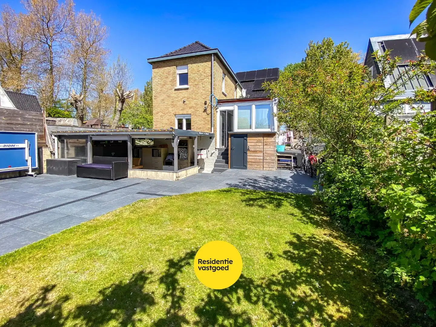 Hoofdfoto van de publicatie: Instapklare woning gelegen op 330m² te Oostduinkerke. 