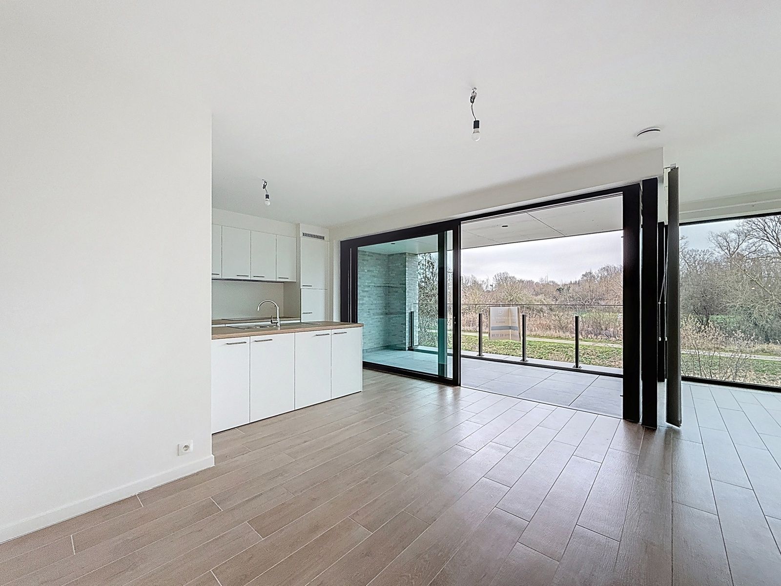 Energiezuinig nieuwbouwappartement met terras en garage. foto {{pictureIndex}}