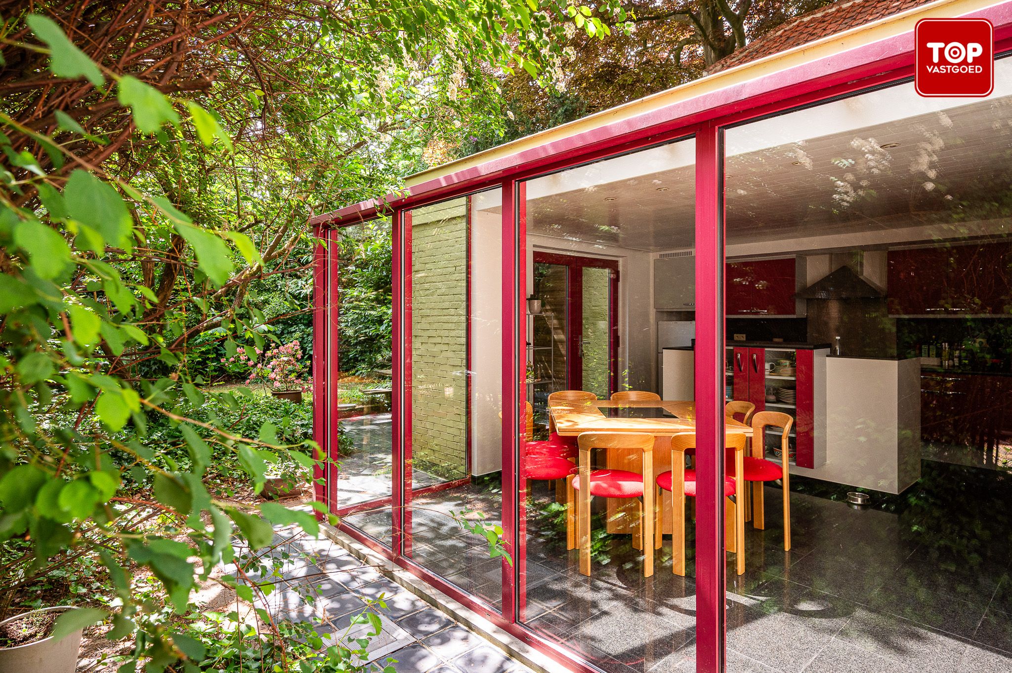 Charmante halfopen woning met fantastische tuin op een Topligging in Sint-Denijs-Westrem foto 16