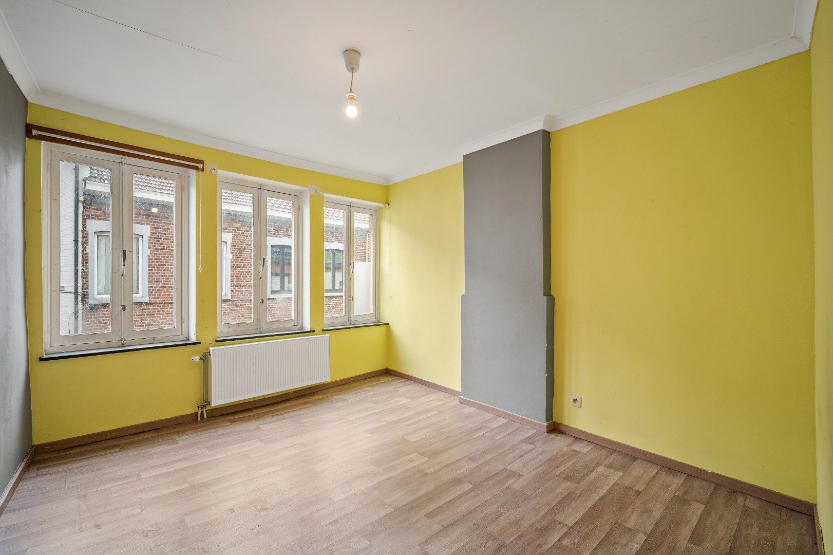 Centraal gelegen, te renoveren rijwoning nabij station foto 11