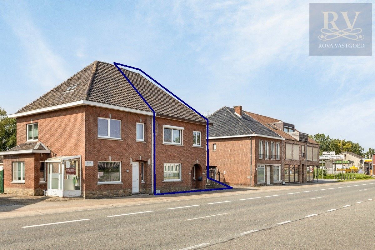 RUIME CENTRAAL GELEGEN WONING MET DRIE SLAAPKAMERS OP WESTELIJK GERICHT PERCEEL VAN 6A70CA foto 25