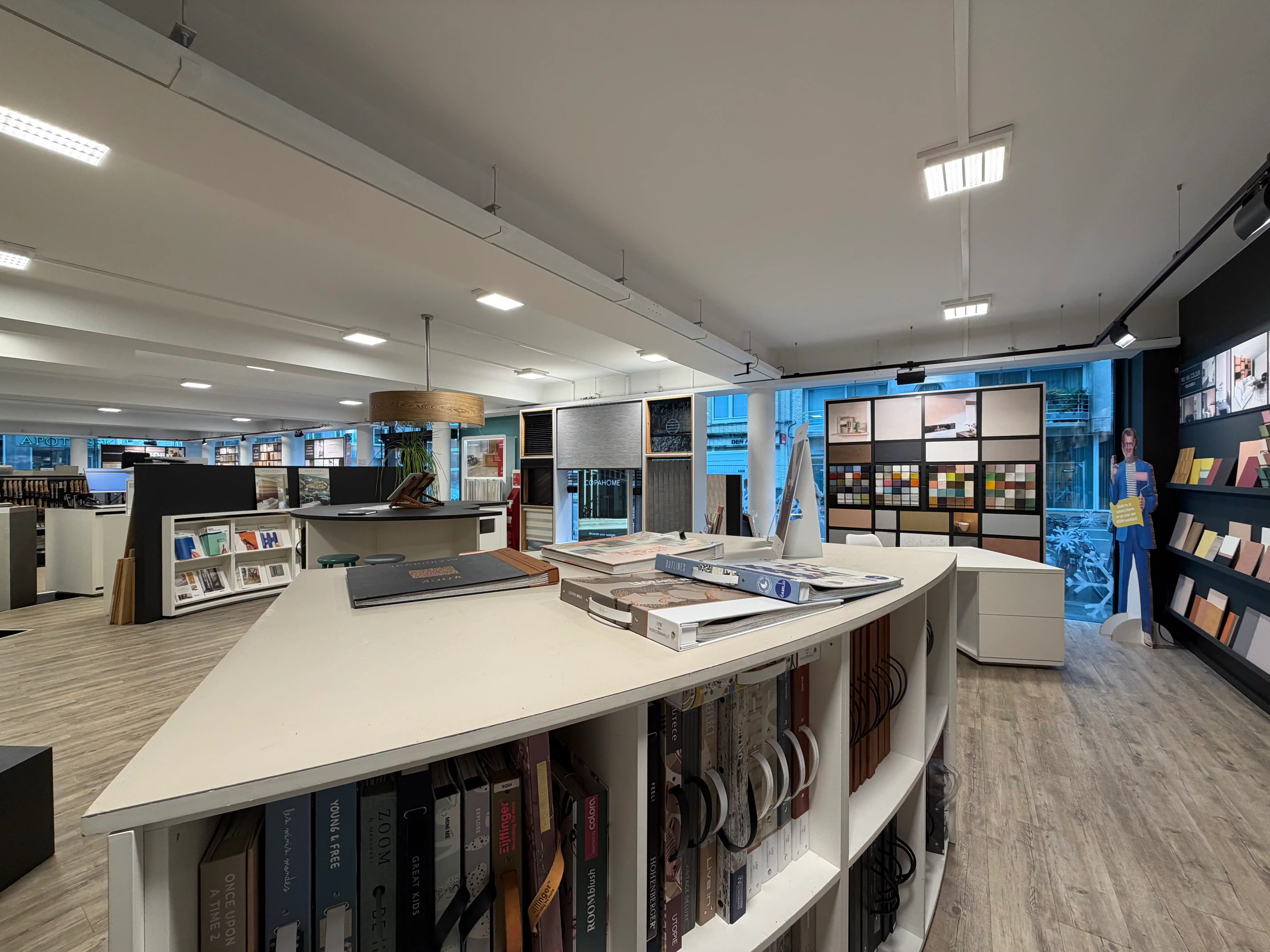 Handelsgelijkvloers 241m² in de Gouden Driehoek foto 5