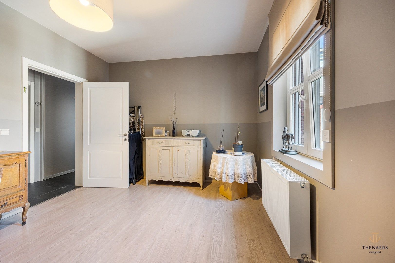 Zeer ruim appartement met 3 slaapkamers & 2 autostaanplaatsen op toplocatie. foto 18