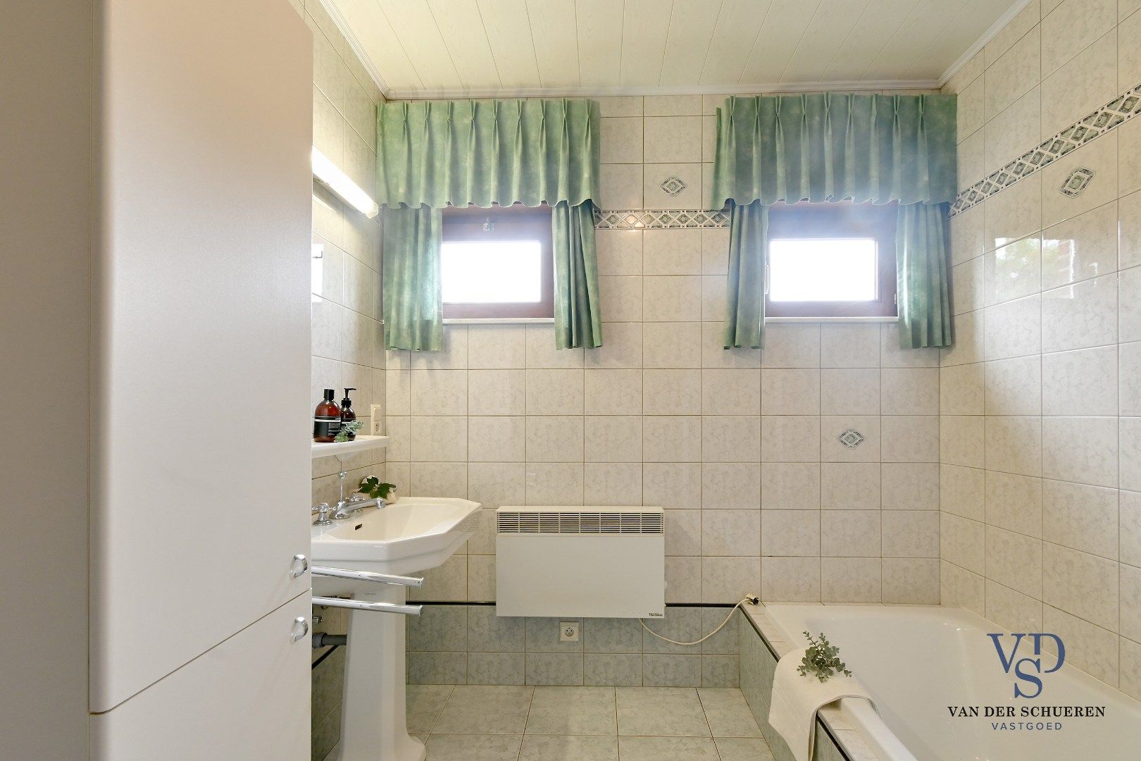 Bijzonder degelijke en ruime villa in doodlopende straat  foto 18
