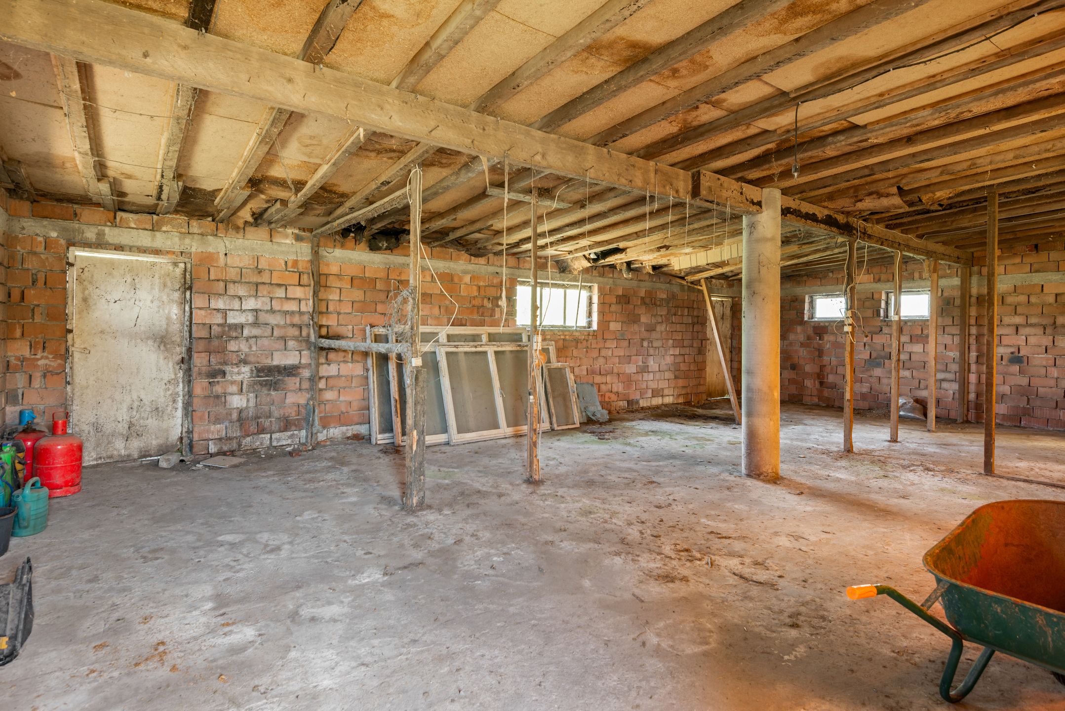 Te renoveren woning met schuur foto 12