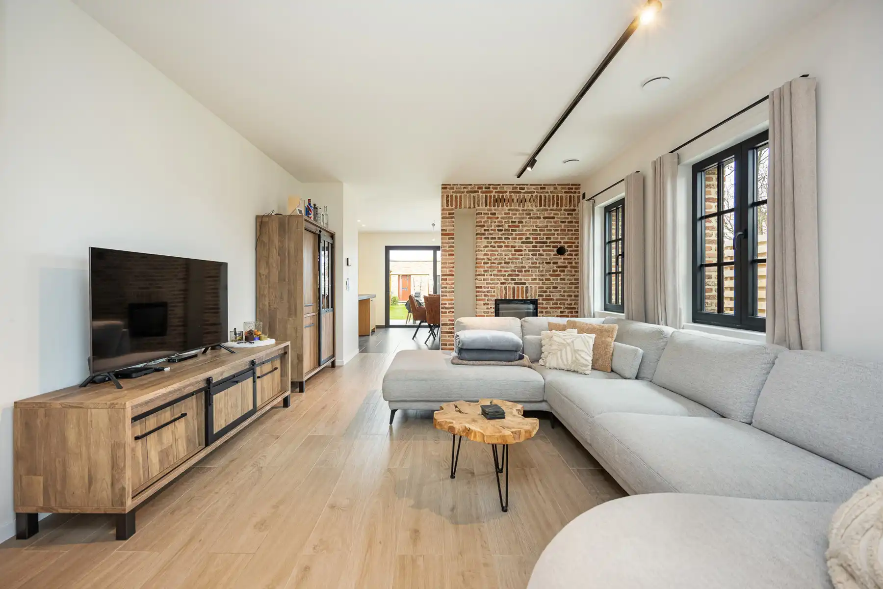 Kwaliteitsvolle energiezuinige woning met 5 slaapkamers in Merksplas. foto 4