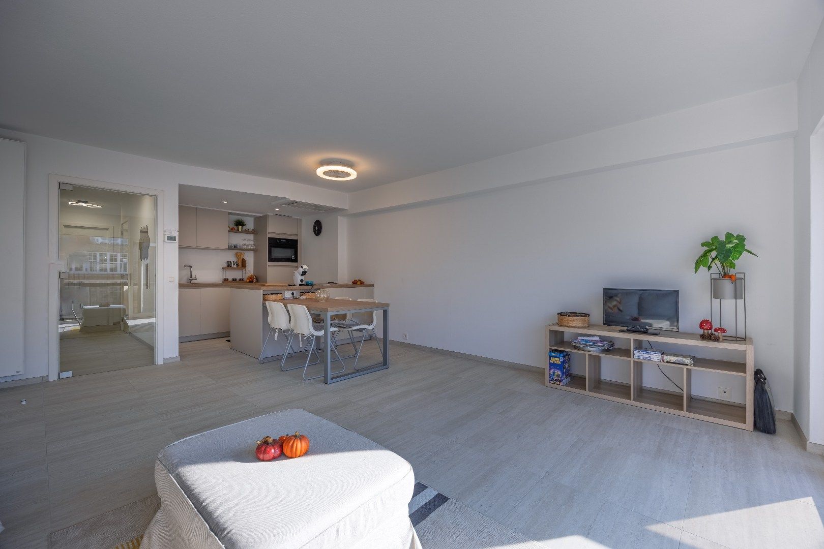 Gerenoveerd appartement aan de achterzijde van de zeedijk. foto 4