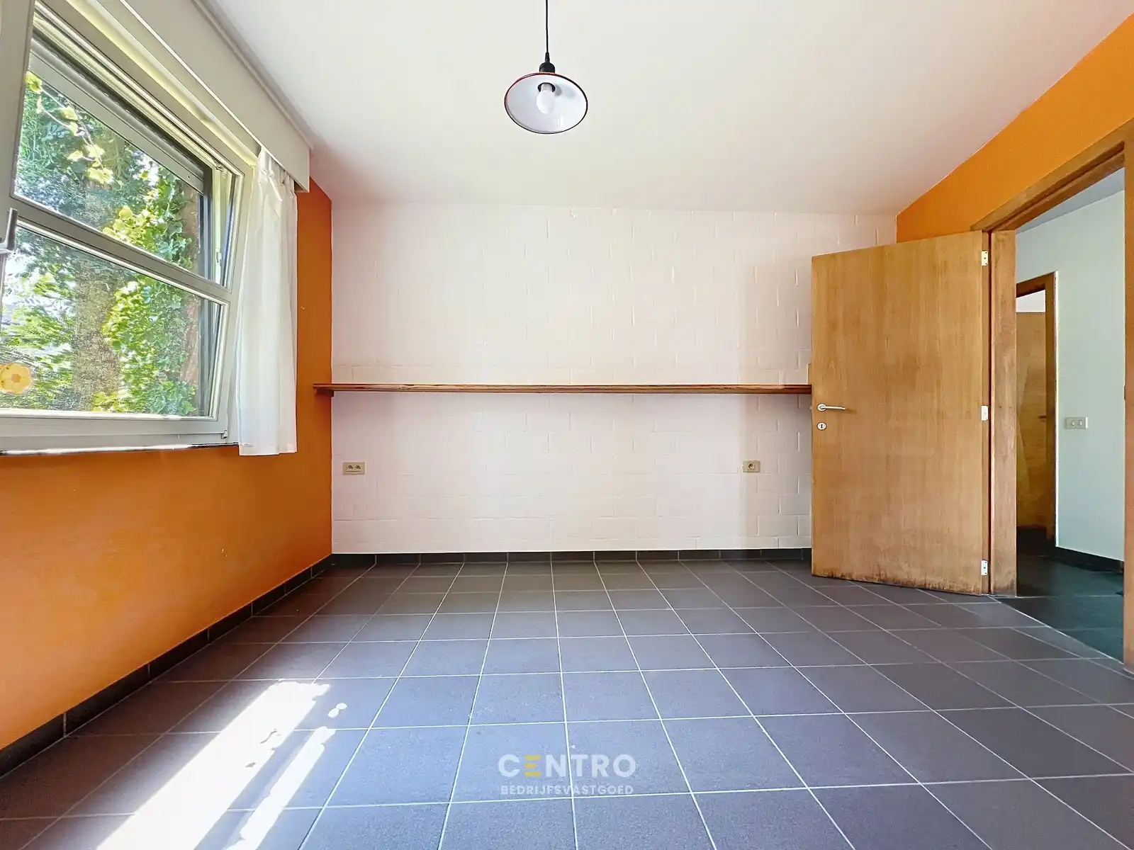 Magazijn met woning in Oostnieuwkerke mét uitbreidingsmogelijkheden - Ideaal voor combinatie wonen en werken. foto 33