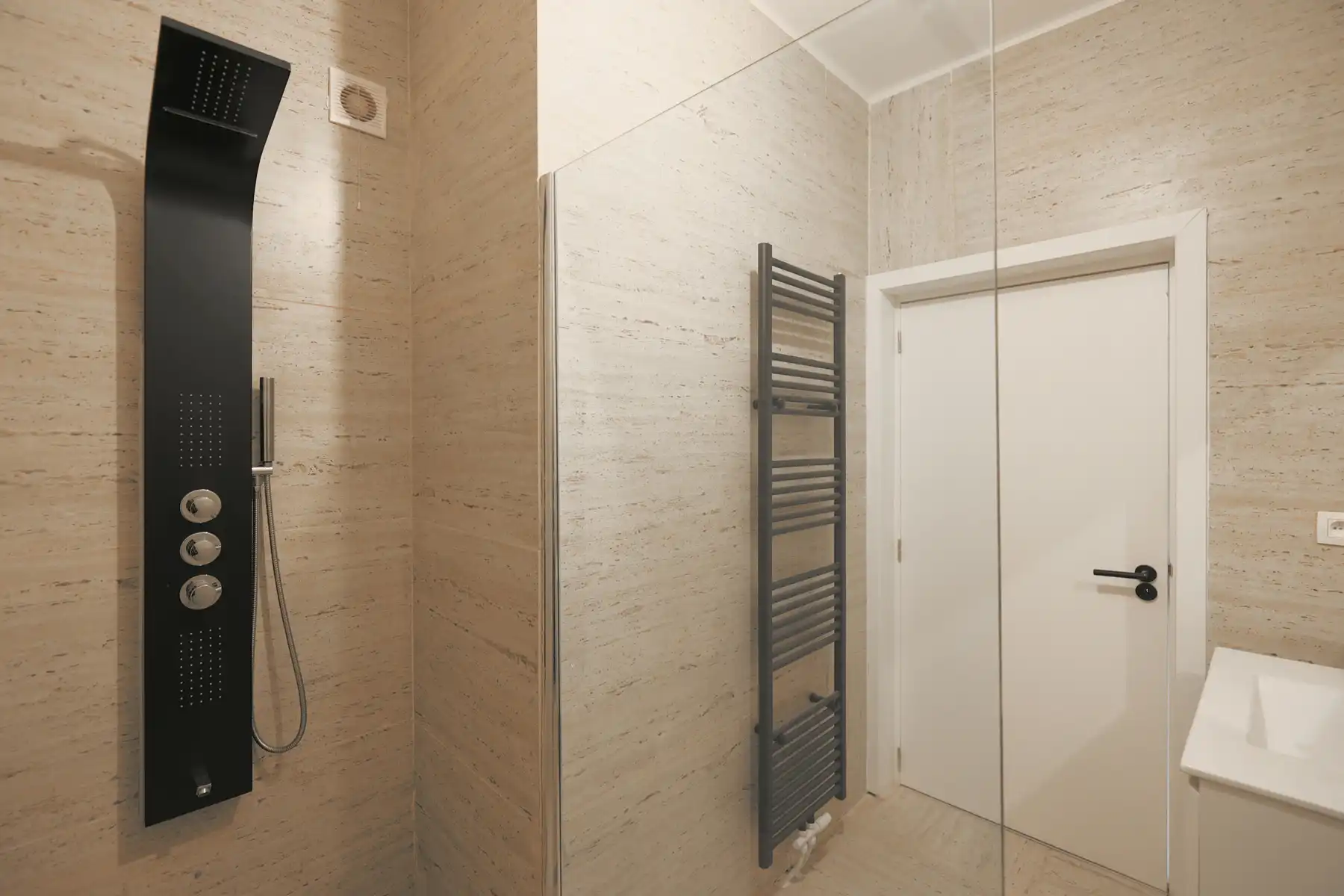 Gelijkvloers 3 SLK appartement met tuin en 2 badkamers foto 17