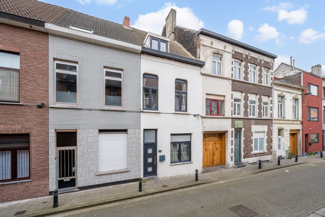 Woning gelegen tussen Station Dampoort en "Portus Ganda." foto {{pictureIndex}}