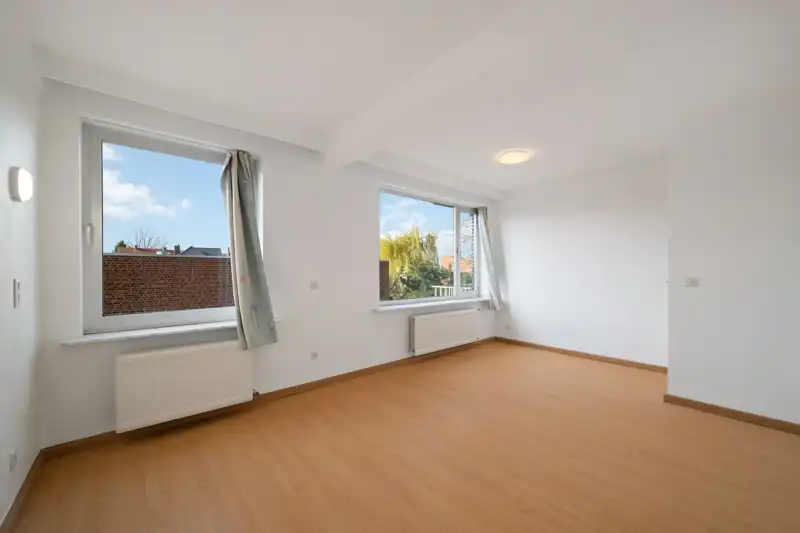 Roeselare-stadsrand. Leuk gelegen twee-slaapkamerappartement van 83m2 met 2 terrassen van 8.50m2. In 't groen op een boogscheut van 't centrum. Als investering of als betaalbare starter ! foto 12
