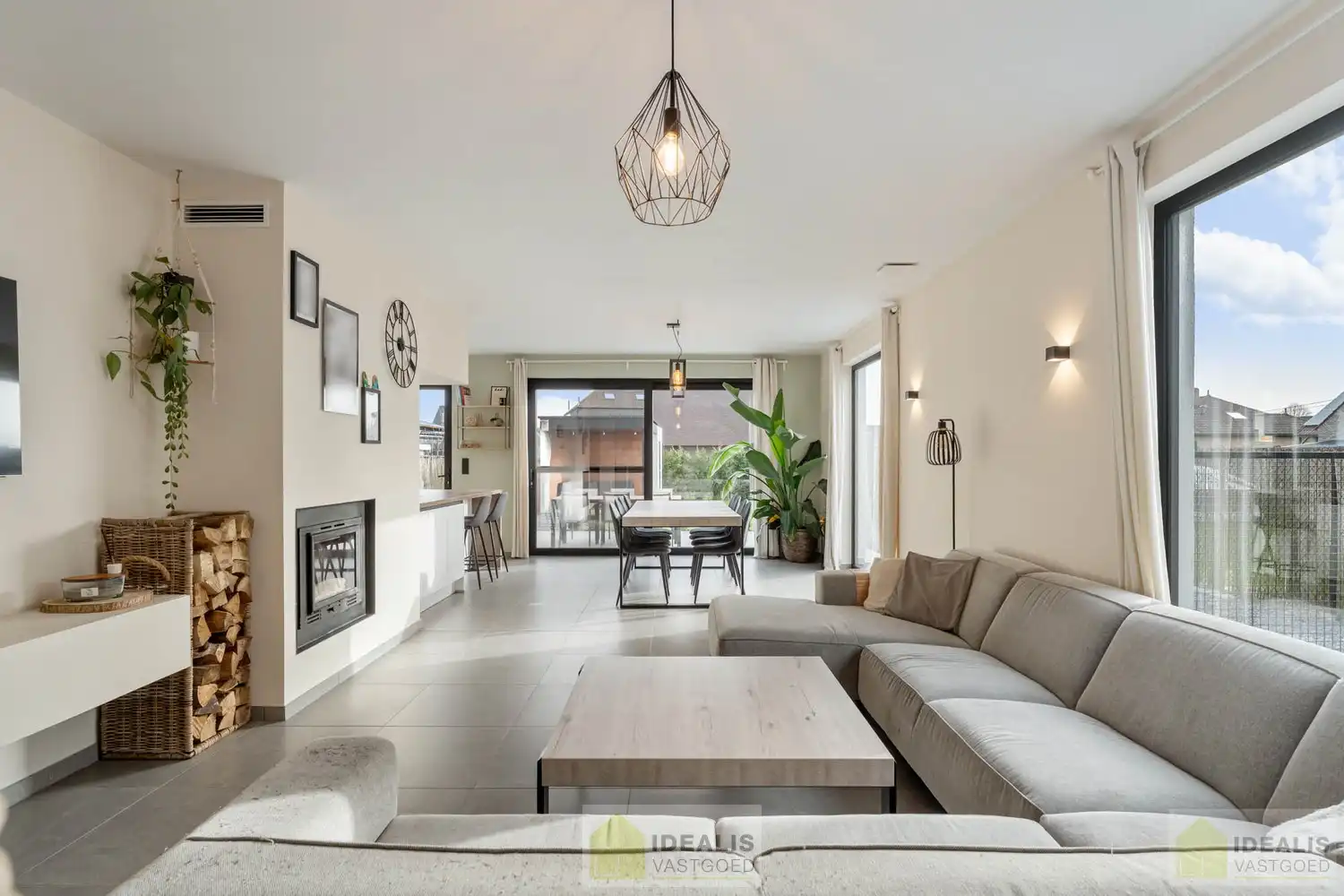 RECENTE, PERFECT ONDERHOUDEN EN MODERN OPGETROKKEN WONING foto 15