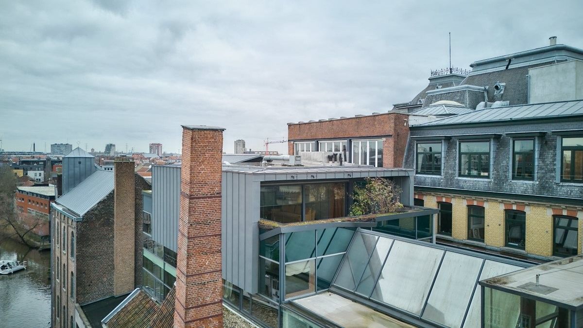 Buitengewone duplex penthouse midden in de historische binnenstad aan de Leie foto 33