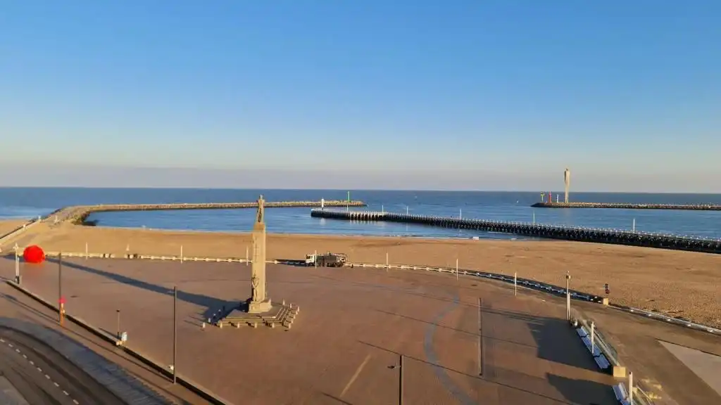 *Uitzonderlijk aanbod: 2 studio's momenteel ingericht als 1 HOEKAPPARTEMENT met ongezien ZEEZICHT te Oostende!* foto 4