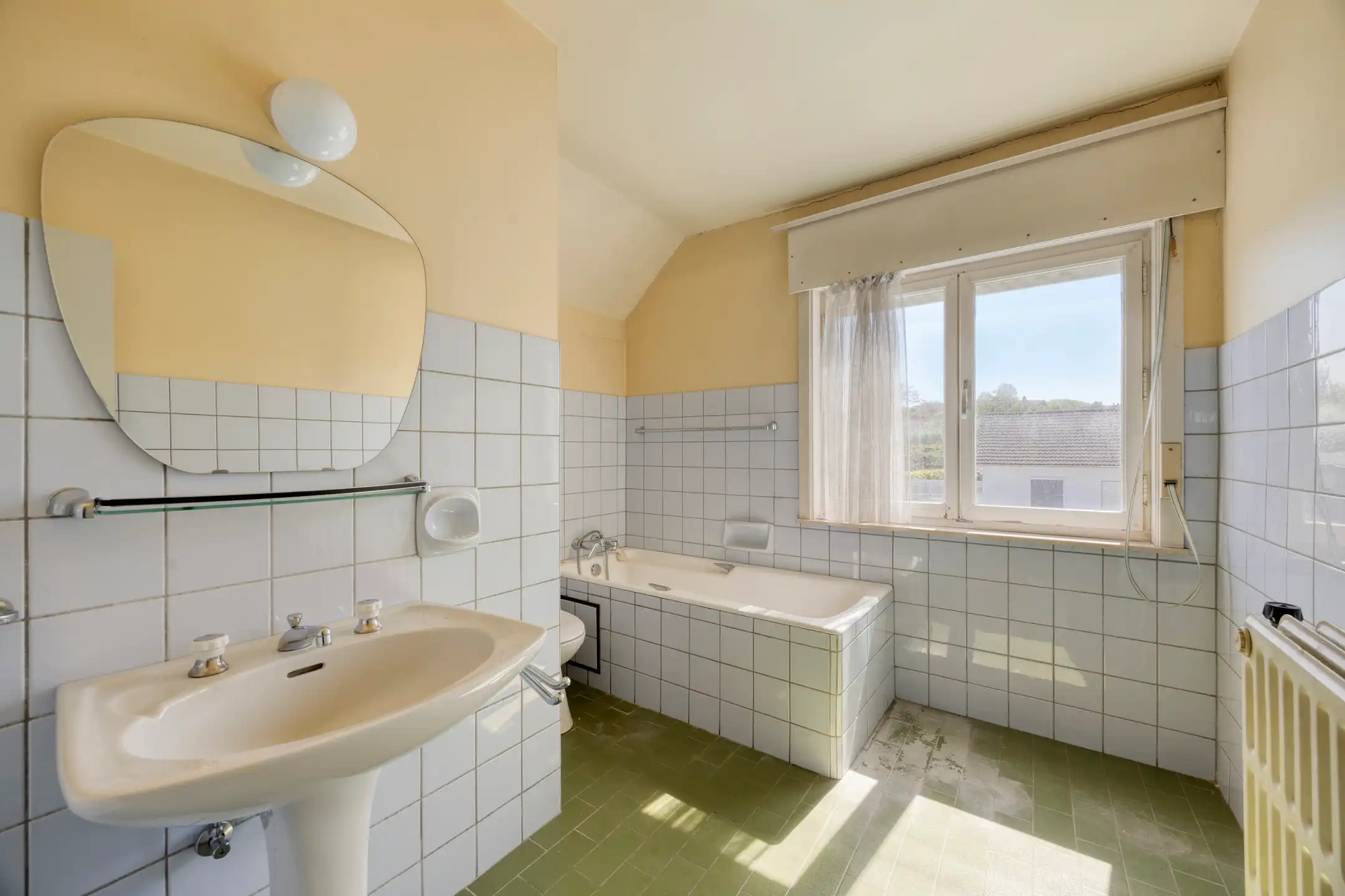 Op te frissen woning met 3 slaapkamers op een goede locatie foto 16
