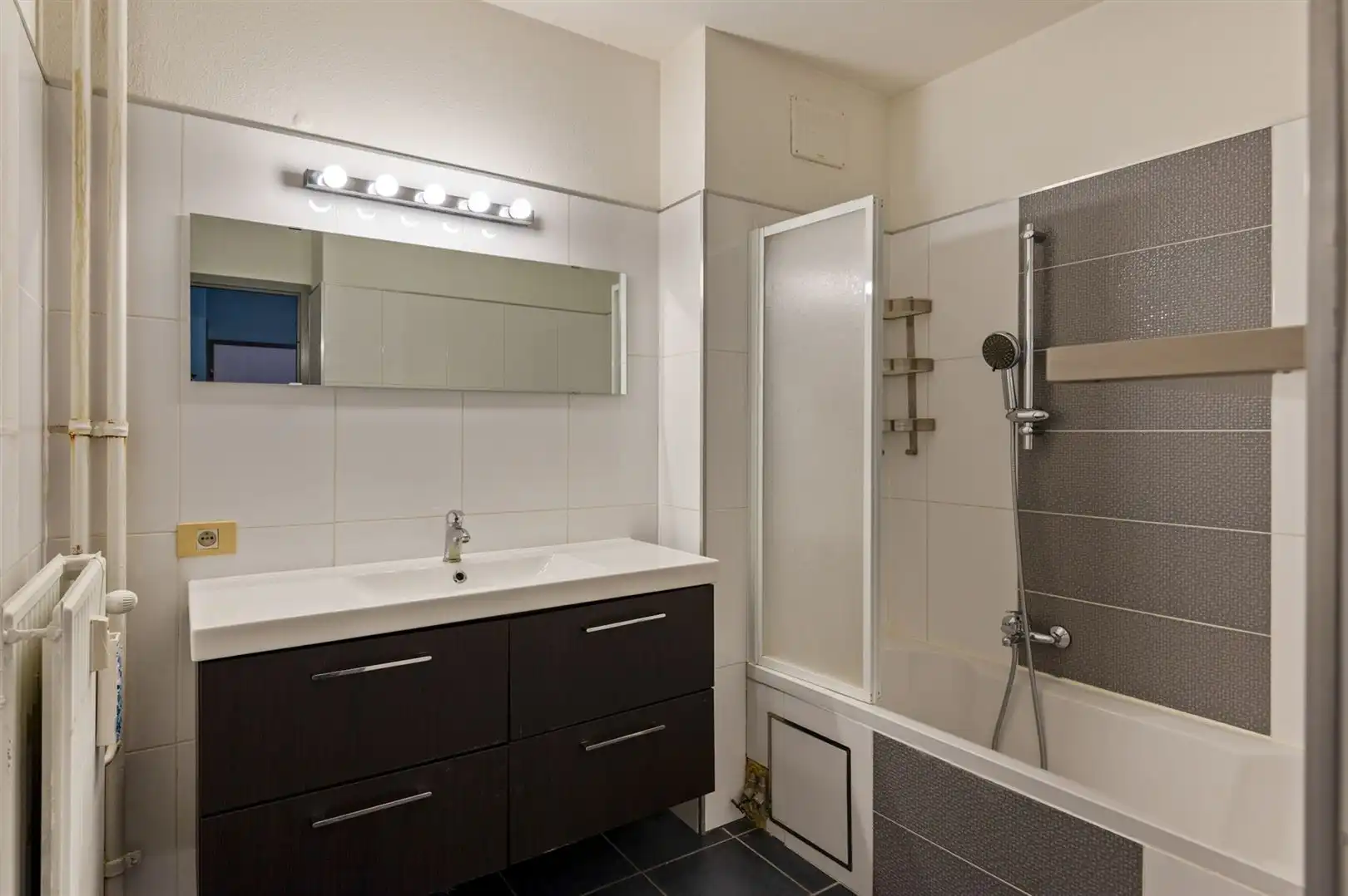 Centraal en rustig gelegen appartement met optionele parking foto 12