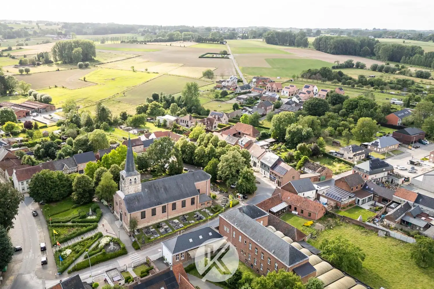 Veelzijdige woning op het dorpsplein foto 4