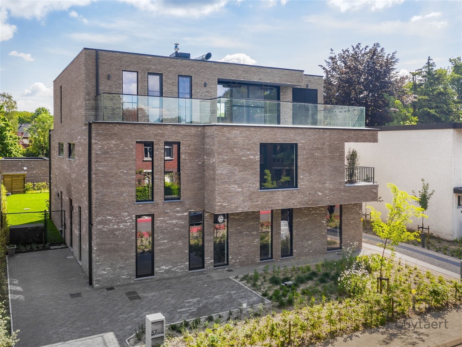 Gelijkvloers appartement met twee slpks en tuin! foto 2