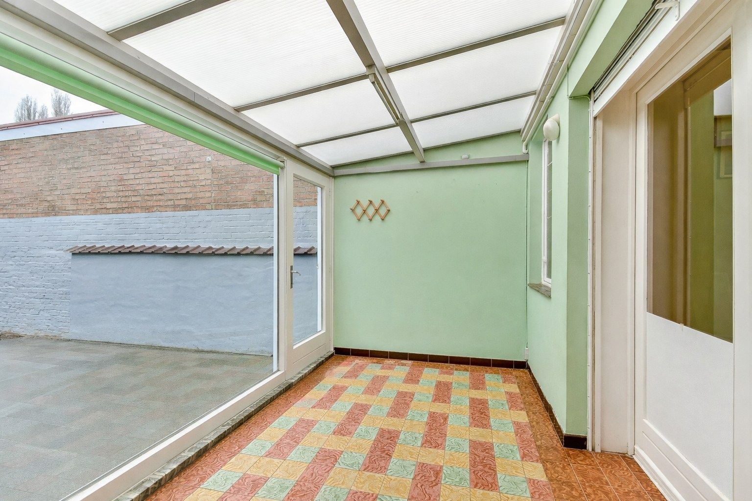 Te renoveren gezinswoning met drie slaapkamers en zongerichte tuin foto 6