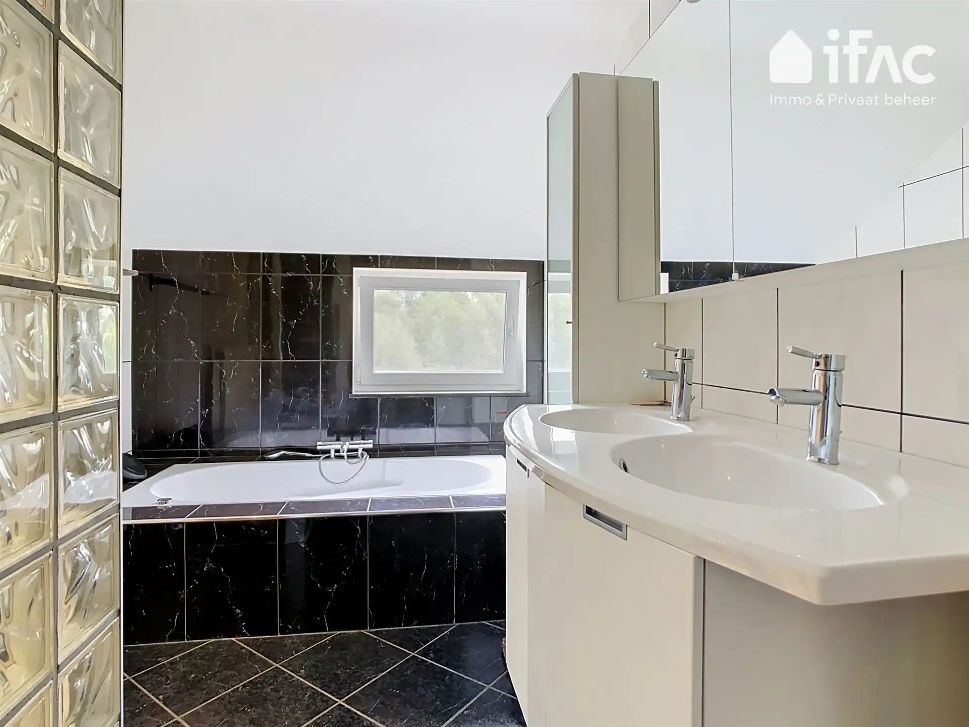 Mooi afgewerkte woning voorzien van zonnepanelen foto 21