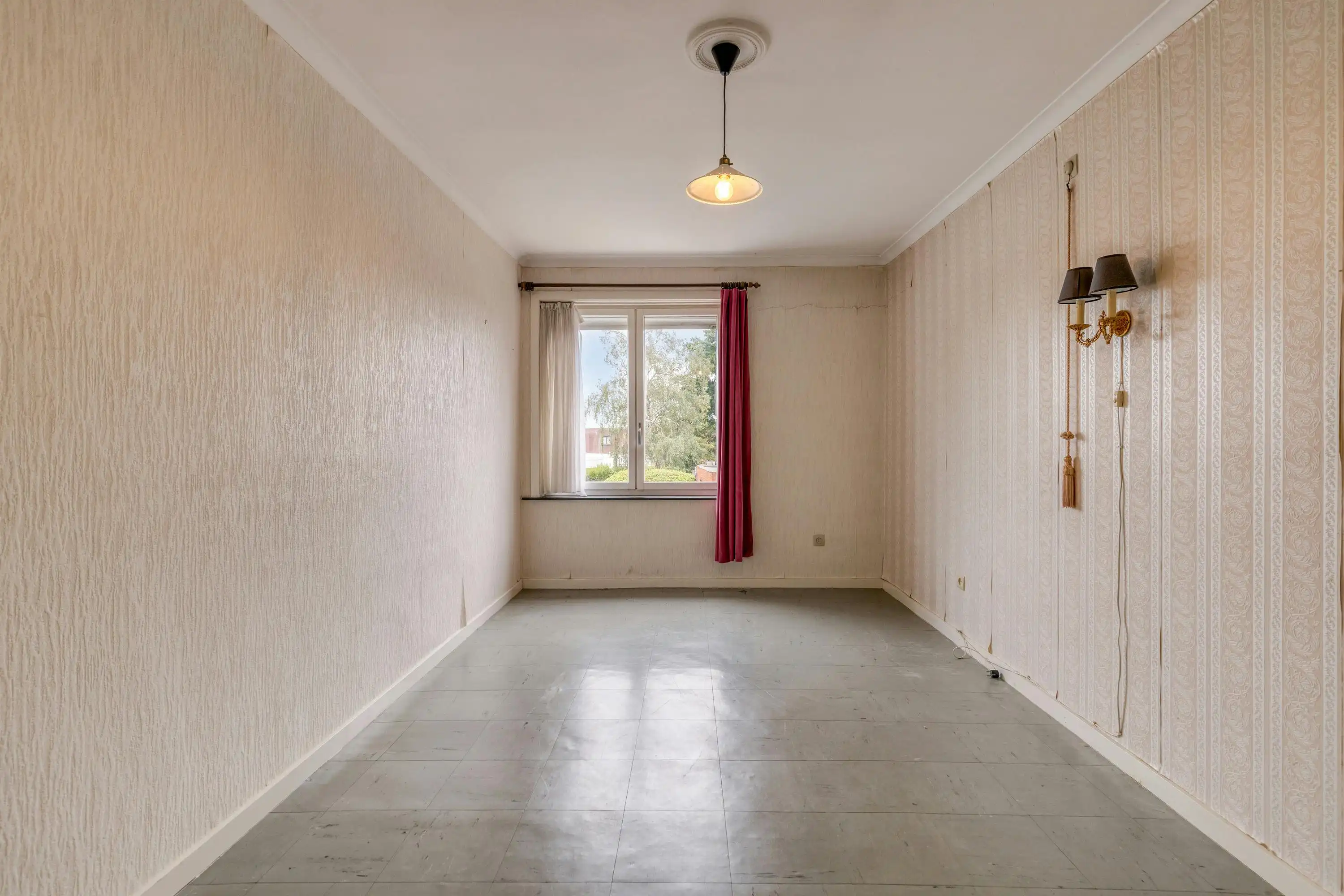 Ruime gezinswoning met zonnige tuin te koop in Roeselare foto 15