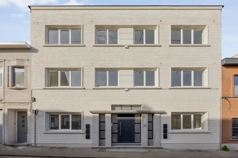 Volledig nieuw gerenoveerd gelijkvloers appartement foto {{pictureIndex}}