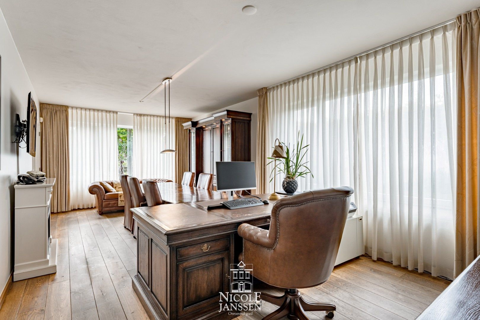 Moderne riante woning met paardenstallen en uitgestrekte weiden foto 10