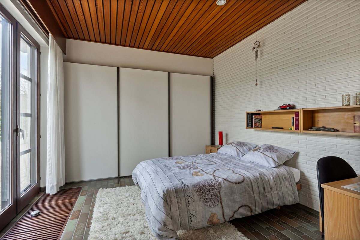 Ruime gelijkvloerse woning met bedrijfshal foto 15