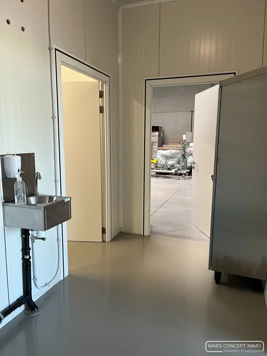 Ingericht magazijn te huur voor bereiding van voedsel in Wielsbeke foto 6