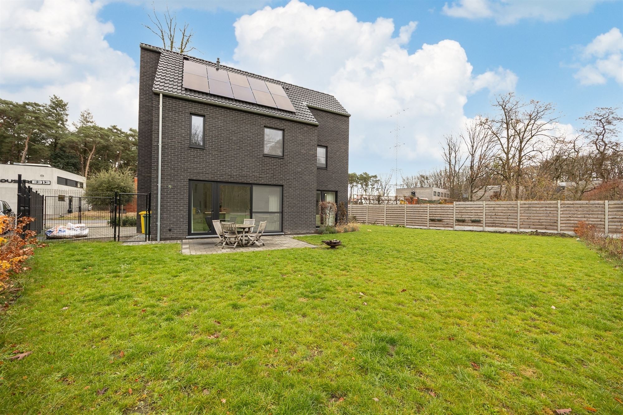 Instapklare woning met 3 slaapkamers en ruime tuin foto 26
