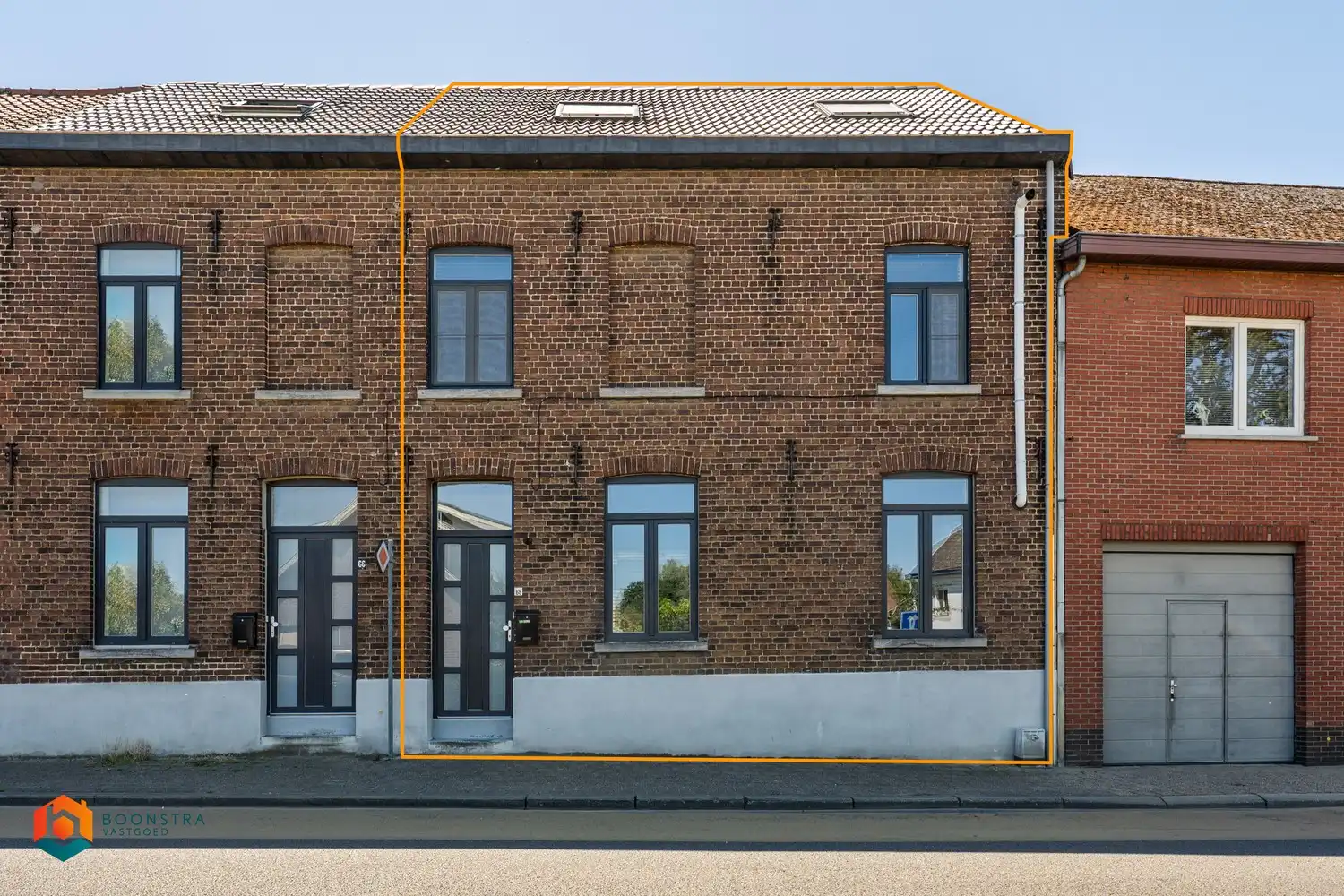 Instapklare woning met 4 slpkrs met gezellig terras en tuin foto {{pictureIndex}}