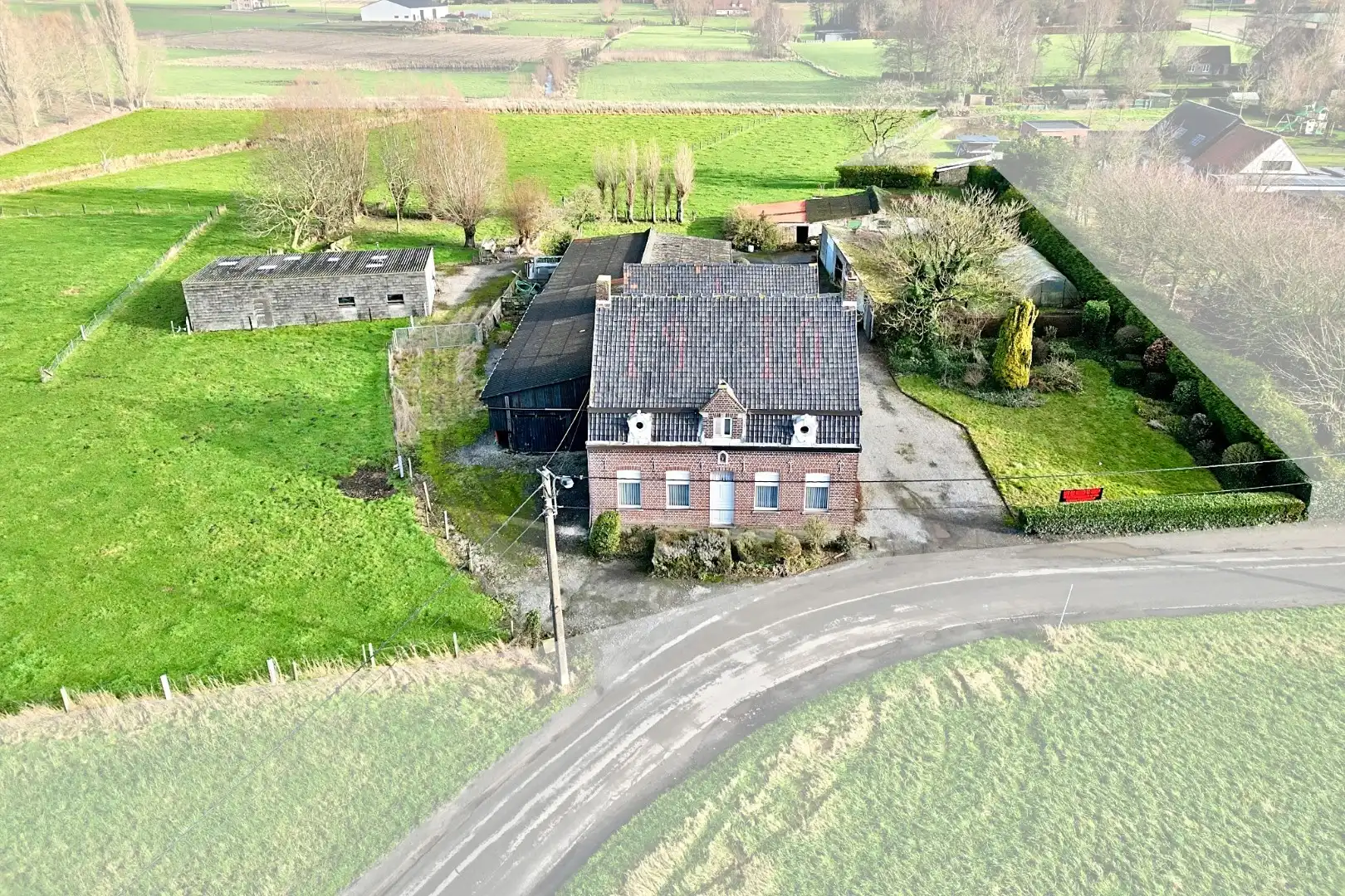 Lichtervelde - Rustig gelegen hoeve op perceel van 21.078 m²! foto 2