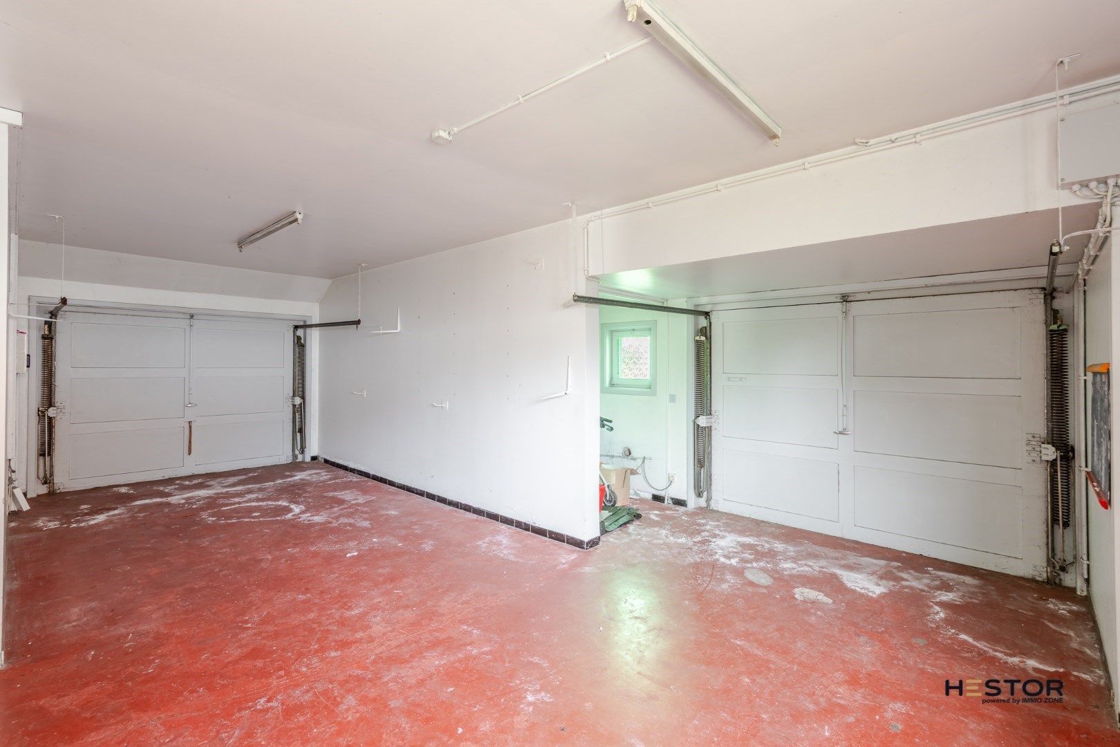 Commercieel gelegen woning met veel mogelijkheden foto 12