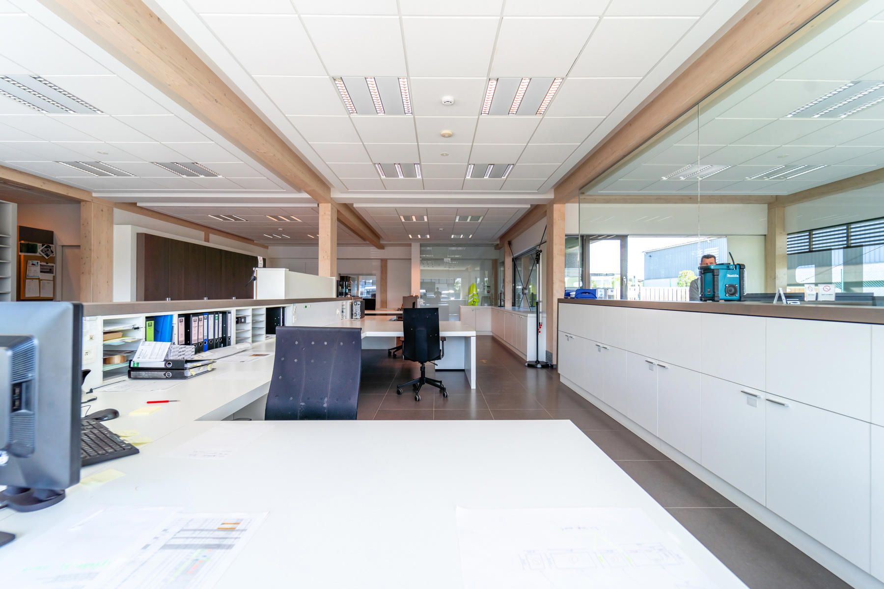 Multifunctioneel gebouw - hoge afwerkingsgraad - goede verbinding E313/E314. foto 11