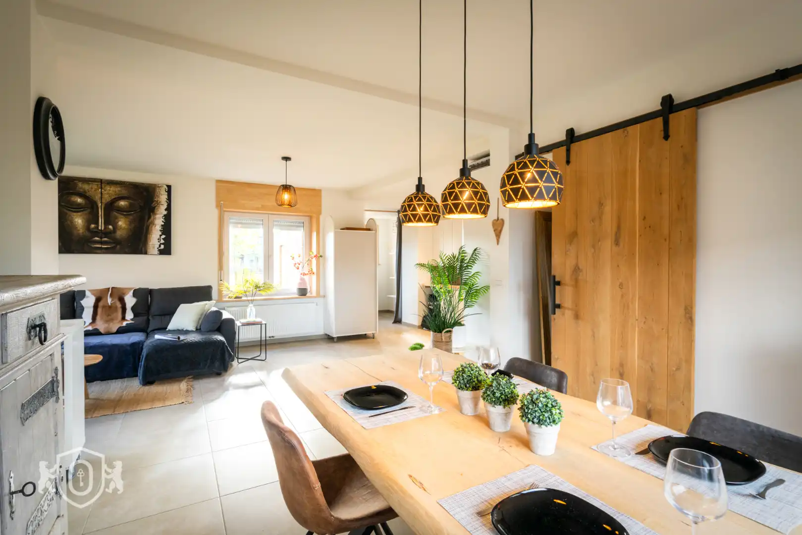 Vrijstaande 3-slpkr woning met tuin & bijgebouwen foto {{pictureIndex}}