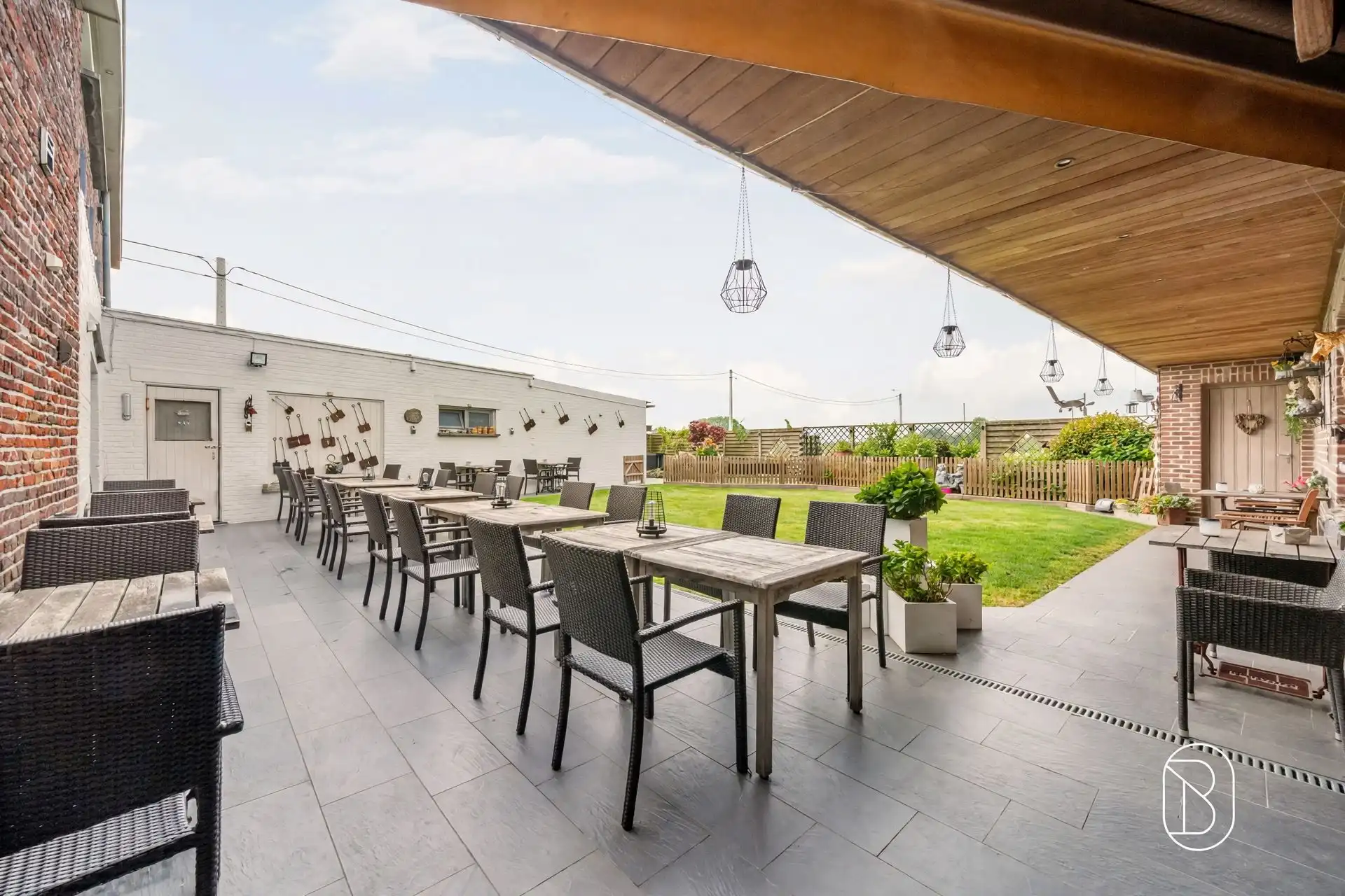 Topgelegen horecazaak met parking, en woonst foto 8