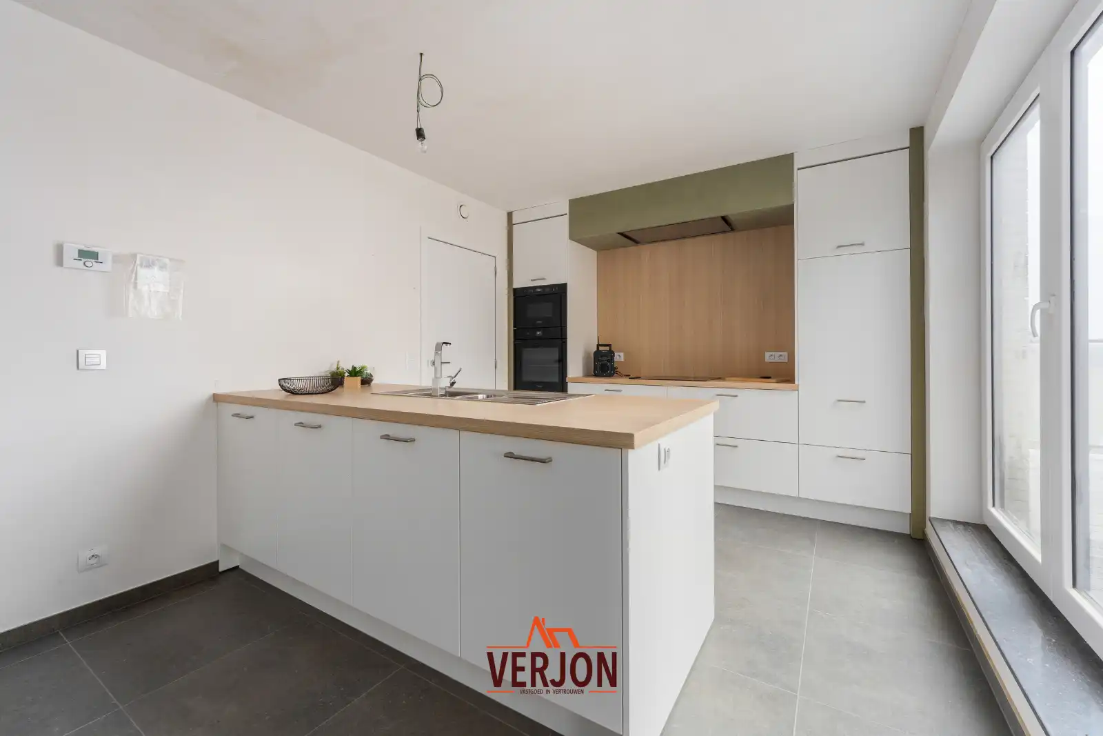 Ruim en lichtrijk penthouse nabij centrum Roeselare foto 4