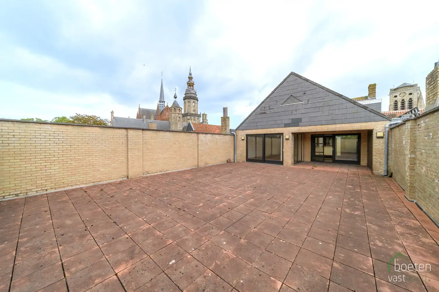 Veurne: Imposant multifunctioneel gebouw op toplocatie op de historische Grote Markt van Veurne foto 16