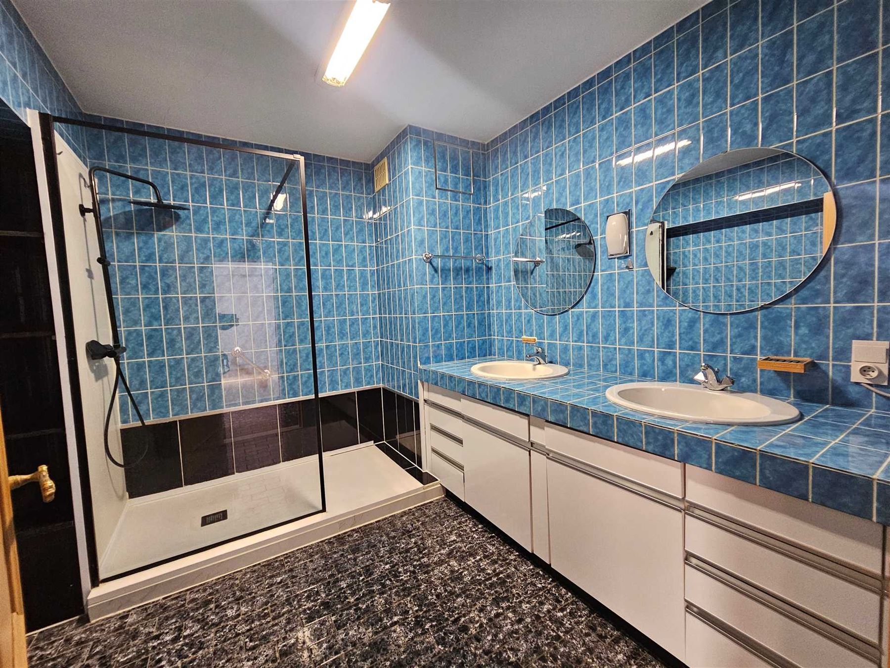 Zeer ruim appartement !!! foto 13