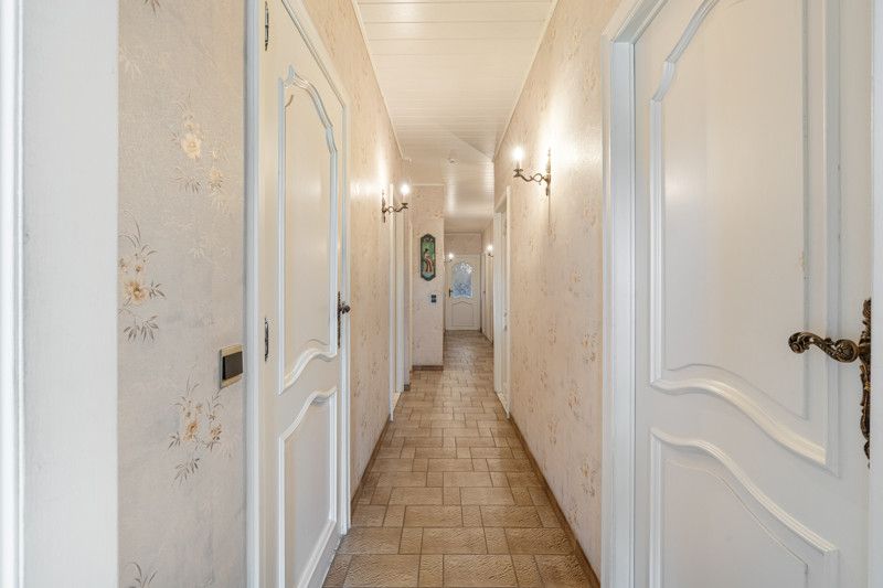 Gelijkvloerse woning met grote loods achteraan op 25are foto 7