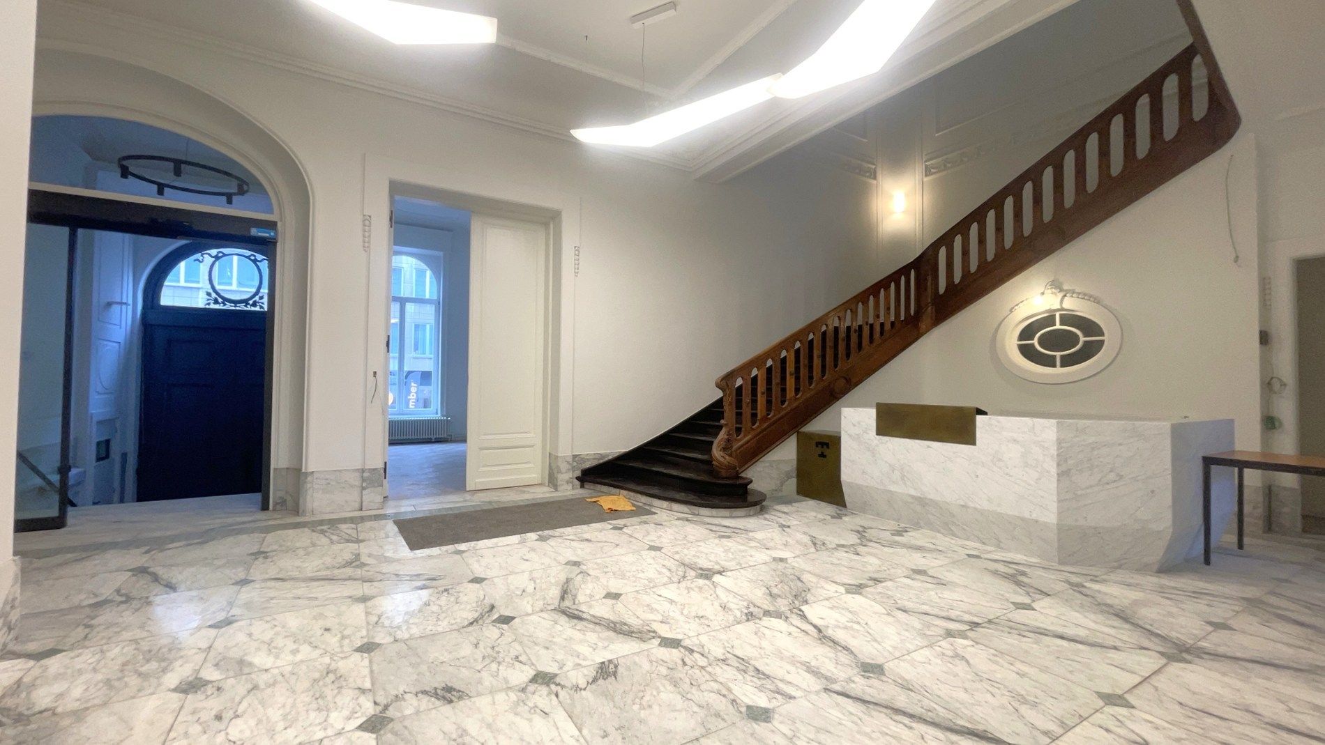Exclusief kantoorgebouw te huur dichtbij de Leien in Antwerpen foto 2